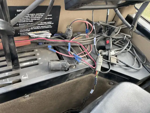 1993 John Deere 4WD Tractor 8770 in Farming Equipment in Edmonton - Image 11