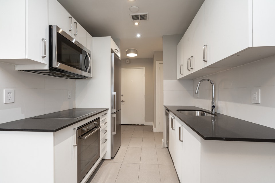 renovated one bedroom, broadview and mortimer - ID 1242 2