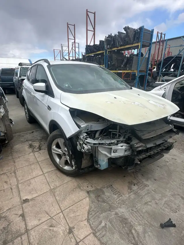 2013 FORD ESCAPE 2.0L 4X4 SUV FOR PARTS! PARTS STARTING FROM $50 in Auto Body Parts in Calgary - Image 2