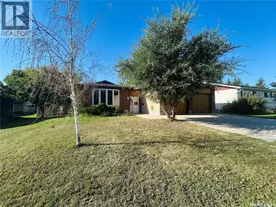 Beautiful 5 bedroom/3 bathroom family home with 1494 sqft on the main level and a full, finished bas...