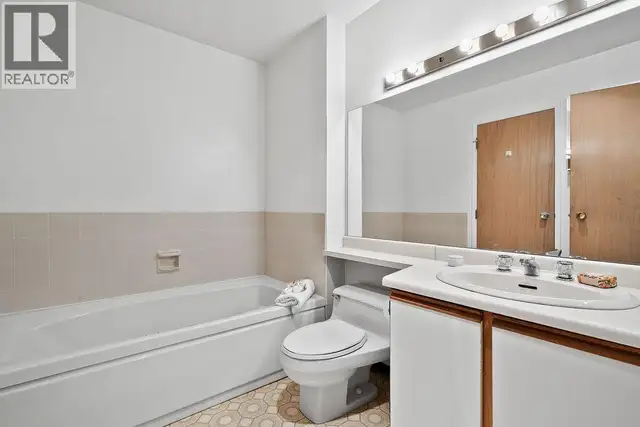 1465 CLYDE AVENUE West Vancouver, British Columbia in Condos for Sale in Downtown-West End - Image 14
