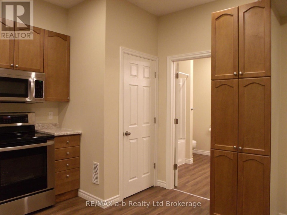 5 - 350 DUNDAS STREET Woodstock (Woodstock - North), Ontario 4