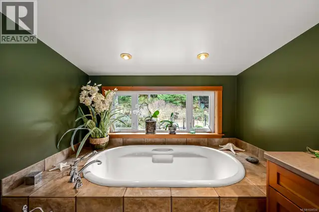1590 Carrington Bay Rd Whaletown, British Columbia in Houses for Sale in Campbell River - Image 29