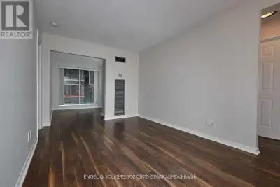 Lov'n Downtown Liv'n In The Heart Of The City. Work From Home in this convenient location - an 820SF...