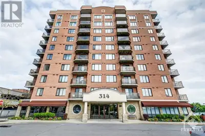 Don't miss out on this rare gem in the heart of the city! This 2 Bed, 2 Bath, and Den condo is truly...