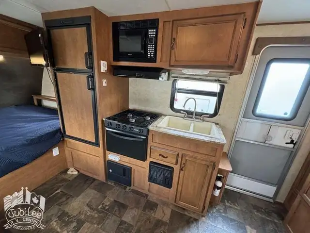 2013 ,Apex,Coachmen RV 189FBS in Travel Trailers & Campers in Kamloops - Image 9