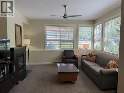 Spacious 2 bedroom, 2 bathroom sunny corner unit in The Lookout complex of Panorama Upper Village. L...