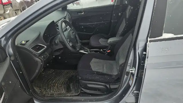2019 Hyundai Accent for parts in Auto Body Parts in Calgary - Image 8