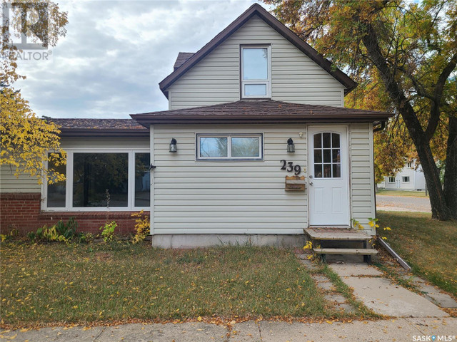 239 10th STREET N Weyburn, Saskatchewan in Houses for Sale in Regina