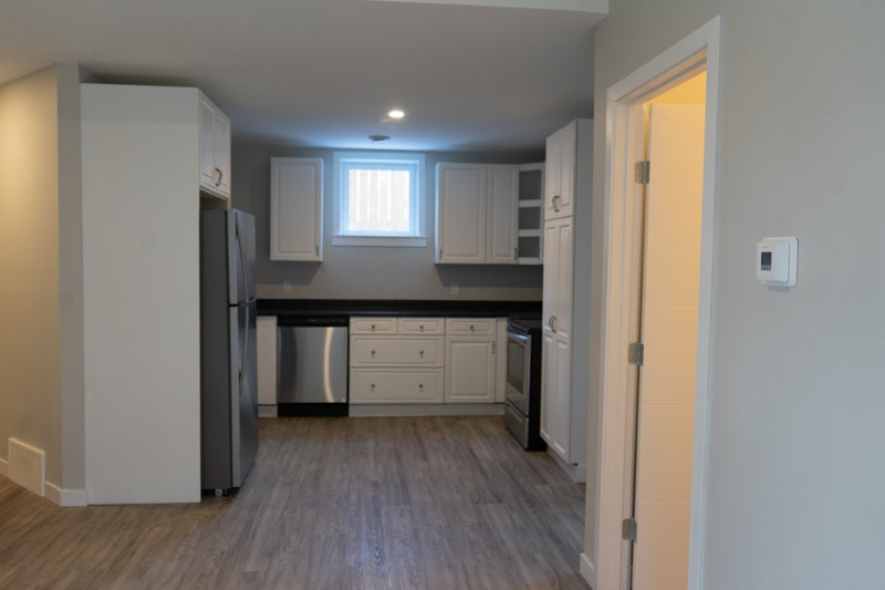 *New Build Basement Suite 9' Ceilings Bright Utilities Inc Long