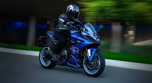 2025 Suzuki GSX-S 8R in Street, Cruisers & Choppers in Markham / York Region - Image 6