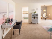 Set on ample, beautifully landscaped grounds in Ottawa South’s Herongate neighbourhood, Richlin Apar... (image 1)