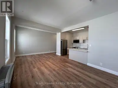 This beautifully renovated 2-bedroom, 1-bathroom apartment is a true gem, located on the third floor...