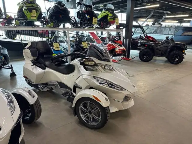 2012 Can-Am Spyder RT Limited (SE5) in Sport Touring in West Island - Image 4