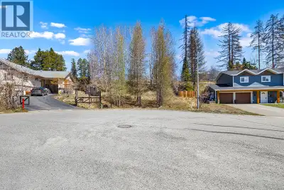 This prime building lot at 53 100th Ave offers the perfect opportunity to bring your dream home to l...