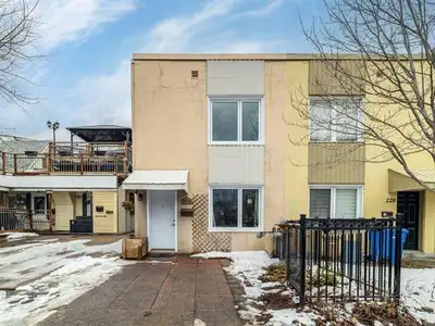 Welcome to 230 Boul. des Allumettières, a charming two-storey townhouse ideally located in the heart...