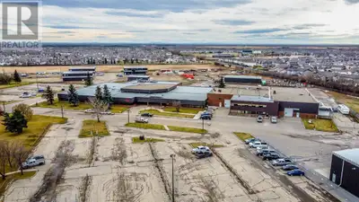 HIGH QUALITY OFFICE SPACE LOCATED IN A GREAT OFFICE COMPLEX IN SOUTHWEST GRANDE PRAIRIE. This 6354sq...