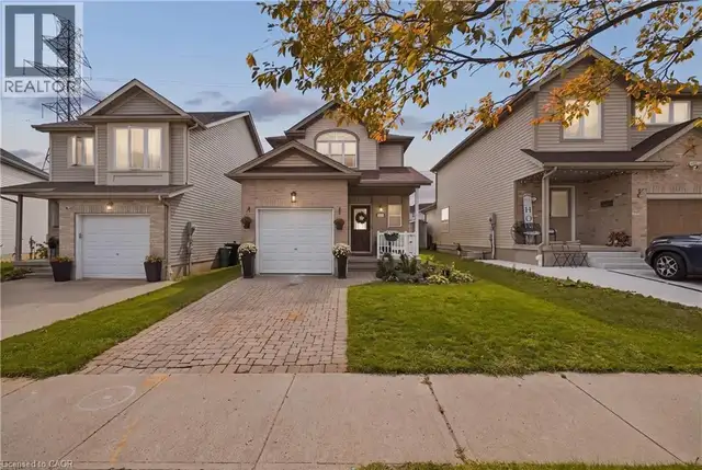116 HENHOEFFER Crescent Kitchener, Ontario in Houses for Sale in Kitchener / Waterloo - Image 2