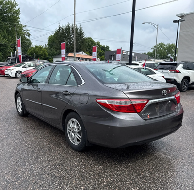 2016 Toyota Camry LE 4 CYLINDRES Automatique 152 000 KM . EXCELLENT ÉTAT - TRÈS PROPRE . ENTRETENU C...