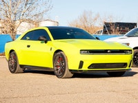 All-Wheel Drive, 400-Volt G2500 Front/Rear Electric Motors, 670 HORSEPOWER, Full Glass Roof, 18 Alpi... (image 8)