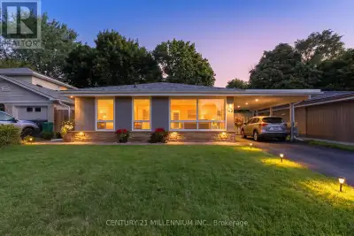 Welcome to this charming 3 level backsplit in the highly sought-after Peel Village community of Bram...