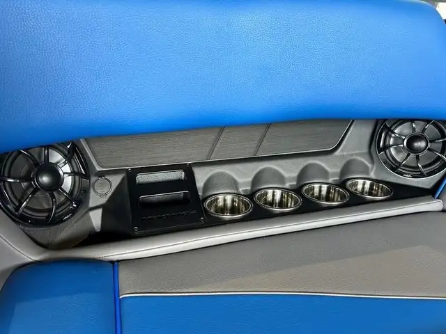 2025 Moomba Craz in Powerboats & Motorboats in Edmonton - Image 9