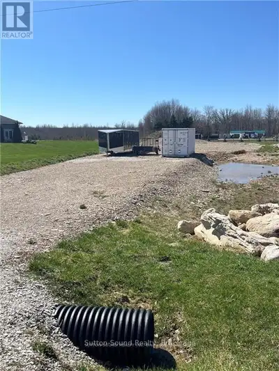 This 1-acre lot near Owen Sound is primed and ready for your dream house. With natural gas available...