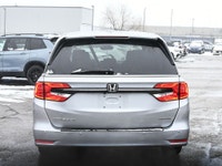 **MARKET VALUE PRICING**, 11 Speakers, 4-Wheel Disc Brakes, ABS brakes, Air Conditioning, Anti-whipl... (image 4)