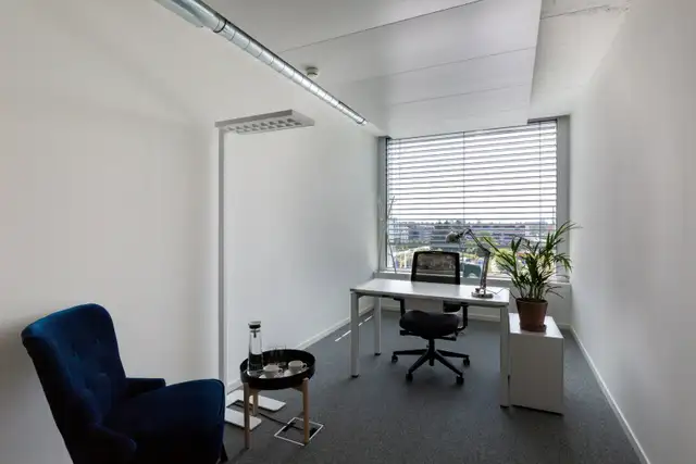 Office space for rent for 1 person in Spaces North York Toronto in Commercial & Office Space for Rent in City of Toronto - Image 3