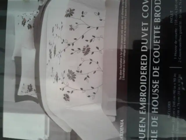 Queen Embroidered Duvet Cover Set in Bedding in London - Image 3