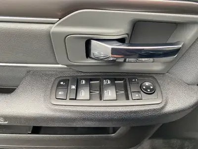 2022 RAM 1500 Classic SLT CLEAN CARFAX!!!! 4x4 HEMI, CRUISE,..., View more