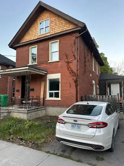 Welcome to 274 William Street, Peterborough, ON This spacious 5 bedroom unit is available, close to...