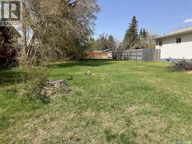 709 10th AVENUE W Nipawin, Saskatchewan in Land for Sale in Nipawin - Image 3