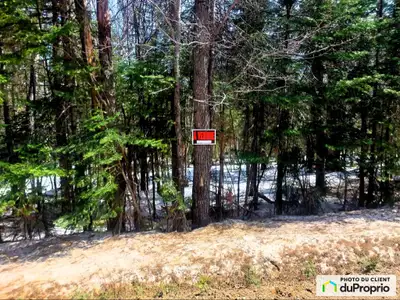 Terrain au Fief du Massif de Charlevoix Ce terrain est situé dans un cadre naturel exceptionnel à de...