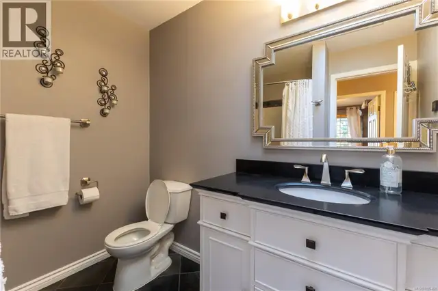 777 Salsbury Rd Courtenay, British Columbia in Houses for Sale in Comox / Courtenay / Cumberland - Image 25