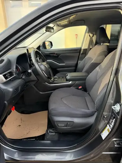 2021 TOYOTA HIGHLANDER LE AWD 8 PASSENGER EASY FINANCE , View more