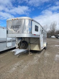 2001 Exiss Trailer # 10106c 3 Horse Slant Load Gooseneck