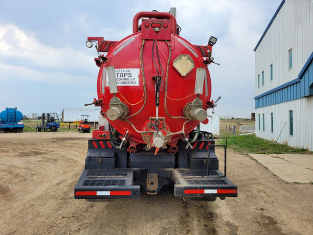 2007 Western Star 4900SA Tridrive Custom Vac Hydrovac W/ Code Ta in Heavy Trucks in Lloydminster - Image 2