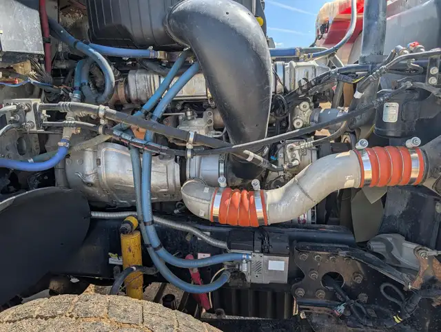 2013 FREIGHTLINER CORONADO 122 SD in Heavy Trucks in Edmonton - Image 25