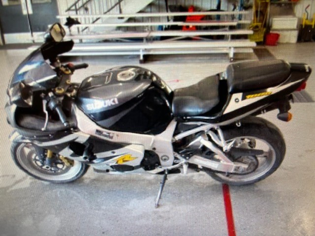 2001 GSX-R1000 with 31,149 kms or 19,355 miles in Sport Bikes in St. Albert - Image 4