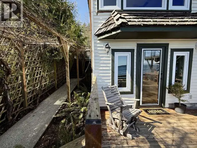 5696 Island Hwy S Union Bay, British Columbia in Houses for Sale in Comox / Courtenay / Cumberland - Image 39