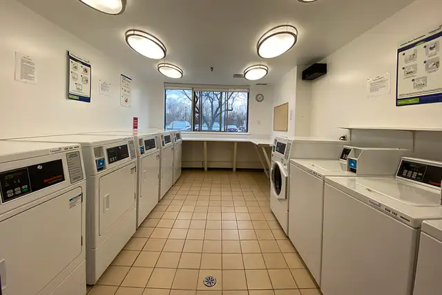 1 BDRM APARTMENT! CLOSE TO DOWNTOWN! ASHBURNHAM & MARIA in Long Term Rentals in Peterborough - Image 11