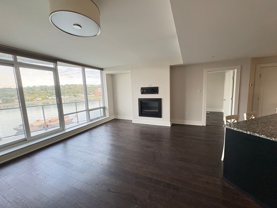 Stunning 1 Bedroom Condo in Aqua Vista at Kings Wharf! 4