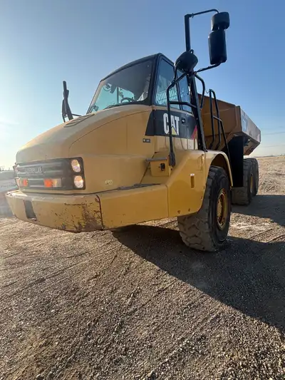 2014 Caterpillar 730 Articulated Dump Truck Location: Vernon, BC 10,342 hours • Box Heat • Secondary...