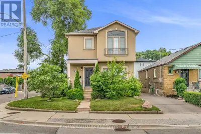 450 COSBURN AVENUE Toronto (East York), Ontario