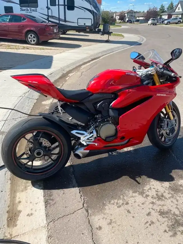 2017 DUCATI PANIGALE S 1299 (FINANCING AVAILABLE) in Sport Bikes in Strathcona County - Image 5