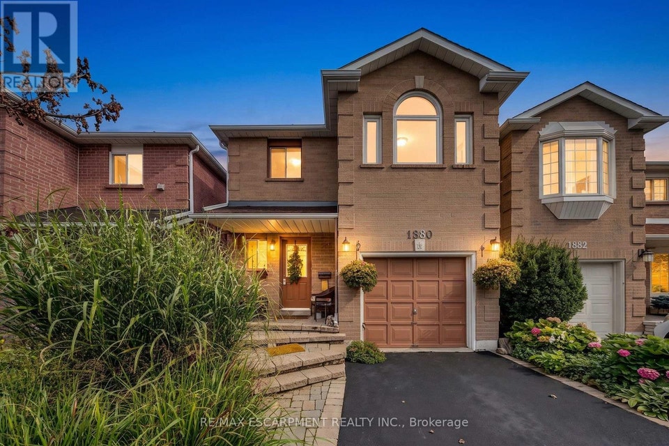 1380 Hazel Mccleary Drive Oakville (CV Clearview), Ontario, photo 3 of 40