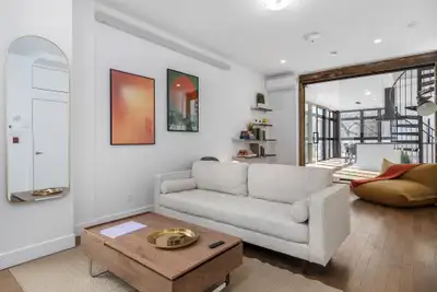 Condo meublé spacieux Centre-ville (Rue Stanley) Superbe condo entièrement meublé de 1400 pi, situé...