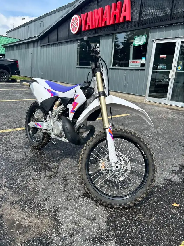 2024 YAMAHA YZ 250 50TH ANNIVERSARY - RETRO WHITE! in Dirt Bikes & Motocross in Saskatoon - Image 5