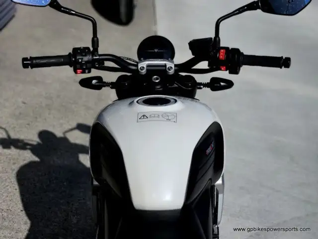 2022 Triumph Trident 660 Crystal White in Street, Cruisers & Choppers in Oshawa / Durham Region - Image 8